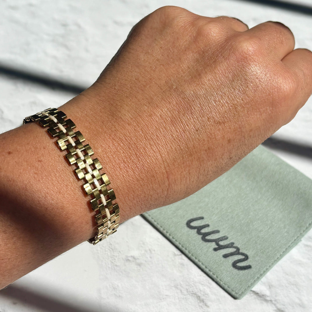 Pulsera Ami (tejido)